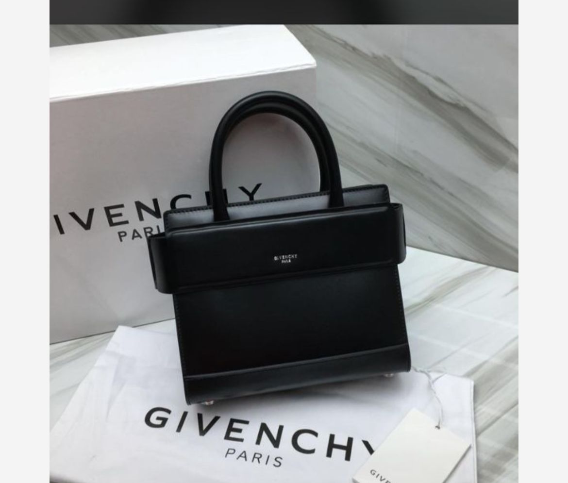 GIVENCHY PARIS
